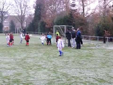 Wilhelmina Boys F2 - Braakhuizen F1 (27-11-2010)