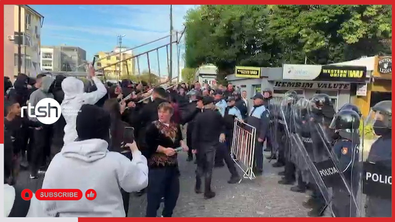 Përplasje me policinë në Lezhë, nxënësit kërkojnë të hyjnë në sheshin para Bashkisë