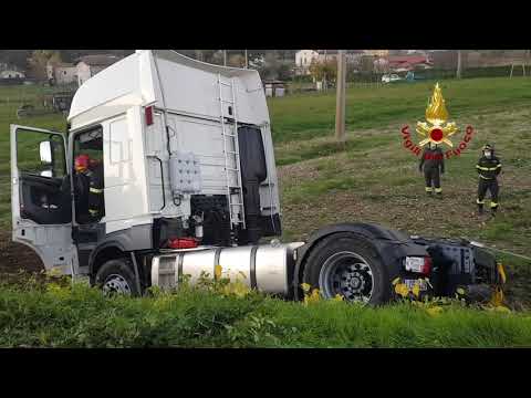 Recuperato mezzo pesante uscito fuori strada