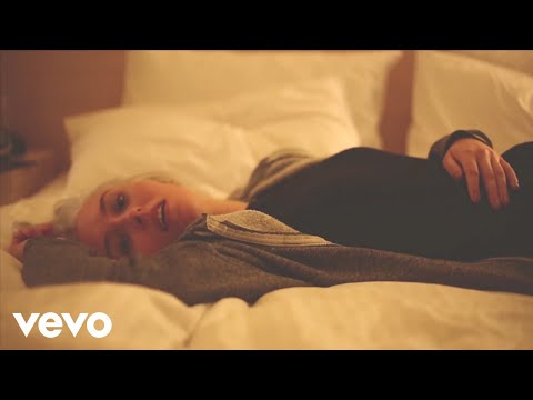 Earth Caller - Fall ft. Sophie Jest