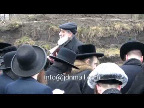 Kaliv NY Rebbe Visiting Kivrei Avos - Adar 2 5774
