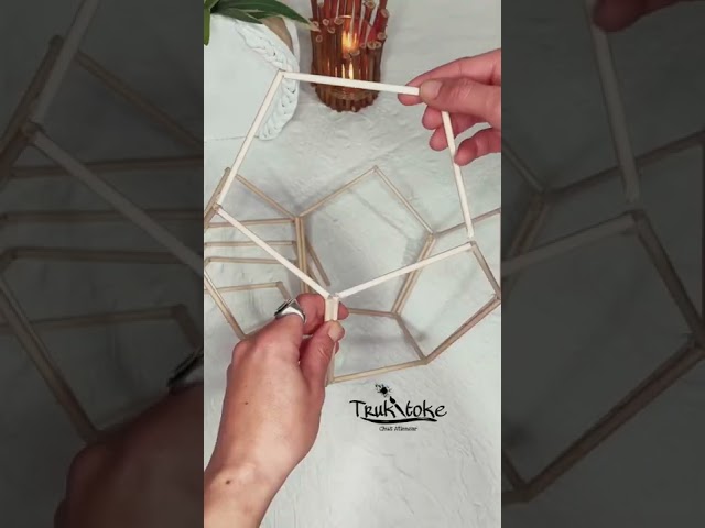 Vídeo relacionado con GORGECRAFT Soporte de Madera para Cartas de Tarot, Portavelas Tallado, Diseño de Luna Y Mano de Esperanza, 10x8x1.5 cm, Soporte de Exhibición de Altar En Forma de Rectángulo Suministros Wiccan