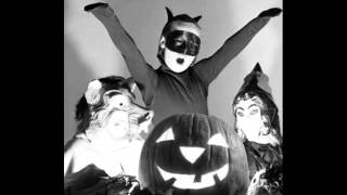 Vince Guaraldi Trio - The Great Pumpkin Waltz (A Jazzy Halloween)
