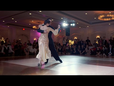 Manuela Rossi & Juan Malizia performing to "Muchachos Comienza la Ronda" at the 2025 SCTC