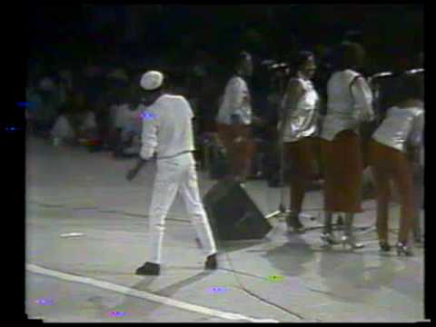 scrunter "She want me to sing in she party"