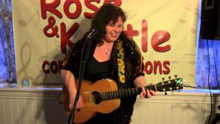 Suzie Vinnick sings Quit your Lowdown Ways at the Rose and Kettle