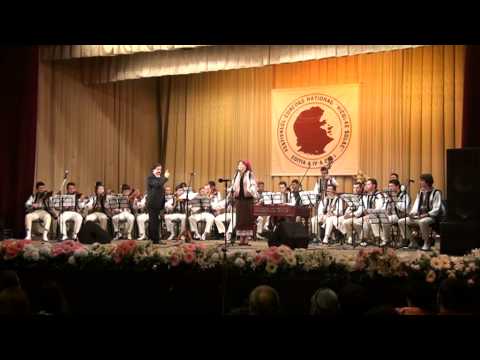 Branişte Cristina-Ilenuţă cu brăţări, Premiul II, com. Vărăncău, r. Soroca, R. Moldova