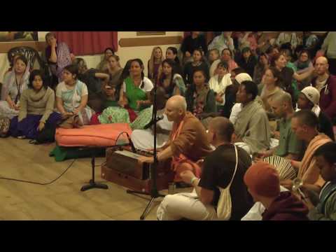 VP KKS 2016 13 - HH Kadamba Kanana Swami - Evening kirtan, 25.04.2016