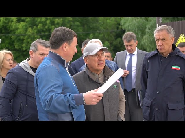 Рустам Минниханов осмотрел стройплощадку нового здания Театра им. Галиаскара Камала