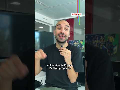 🤔 Mais pourquoi les Bleus imitent-ils le PSG sur le coup d'envoi ? #fifaworldcuponyt #coupedumonde