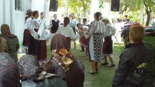 preview picture of video 'Liesti - Cununita satului (2) la hramul Bisericii 2010'