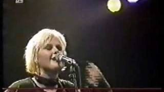 Alison Moyet performing &#39;Ode To Boy&#39; 9