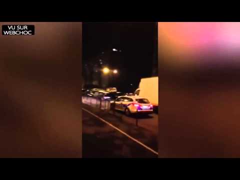 Une patrouille de police diffuse la Marseillaise dans la banlieue parisienne