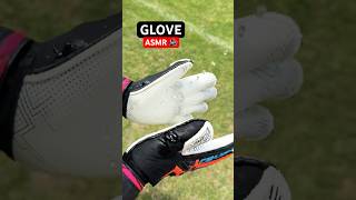ASMR: the sound of new GK gloves 🤩
