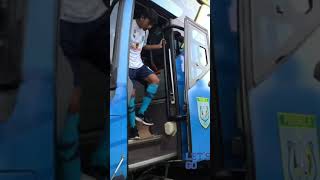 Download lagu Para Pemain Persela Lamongan Turun dari Bus mp3