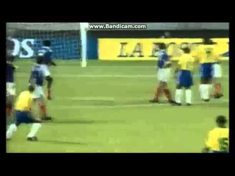 Roberto Carlos vs Mikael Nilsson. The best free kick ever.