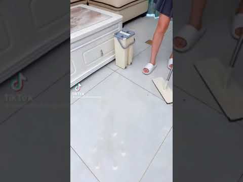 Microfiber scratch cleaning mop