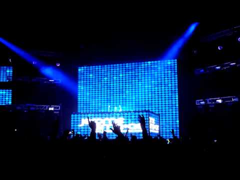 Jerome Isma-Ae LIVE - Depeche Mode - Personal Jesus (Eric Prydz Remix)