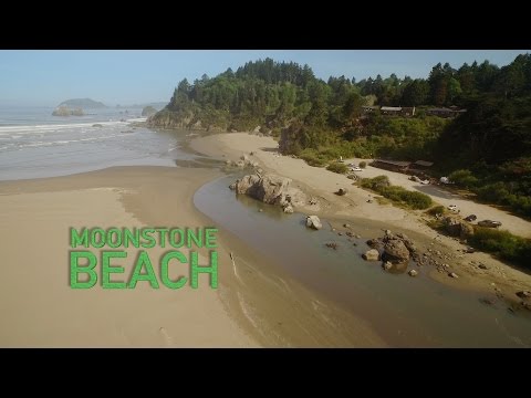 Drone-optagelser af Moonstone Beach og dens sand