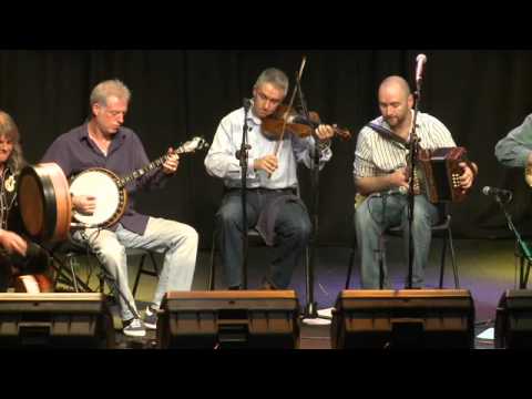 Old Dé Danann Clip 1: Traditional Irish Music from LiveTrad.com