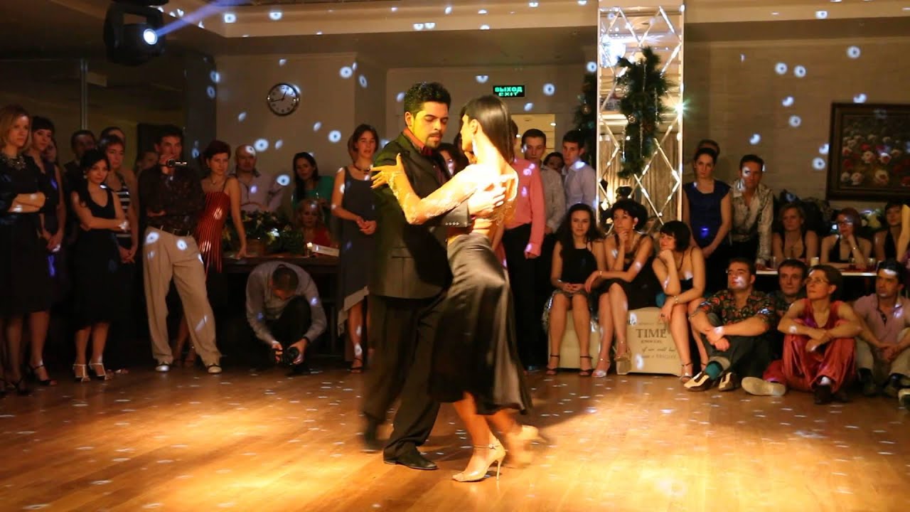 RODRIGO FONTI y CELESTE MEDINA 1/4 2013-12-14 milonga LA PRIMAVERA Moscow