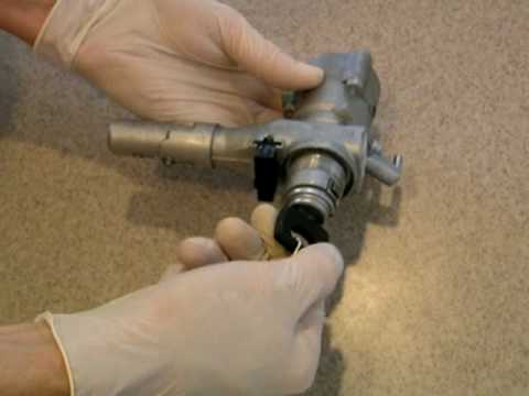 1983 Mercedes 300CD-T (W123) Steering lock