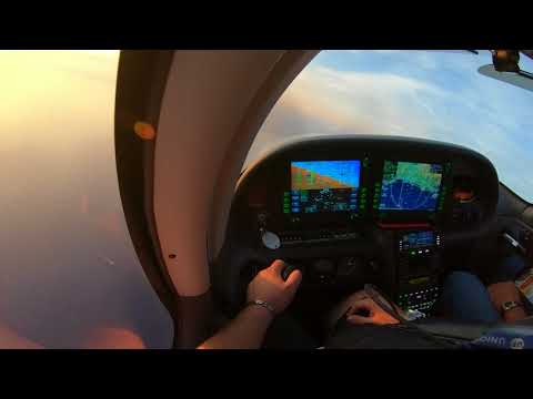 Cirrus SR22 Landing in Genoa ( Italy ) LIMJ 4K
