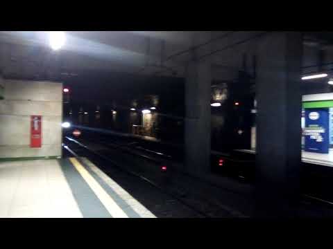 Arrivo e partenza M2 Abbiategrasso - Cascina Gobba e partenza M2 Cascina Gobba - Abbiategrasso.