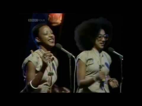 Althea & Donna - "Uptown Top Ranking"