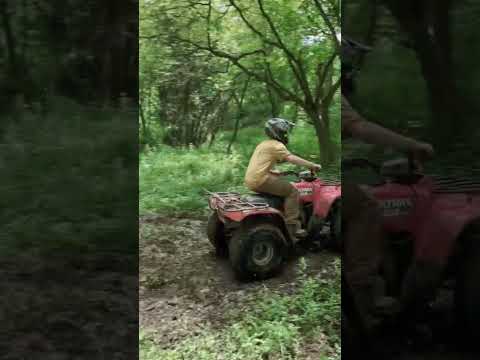 The ol 300 2wd ripping! The hill down there is soooo much steeper than on camera. 📷