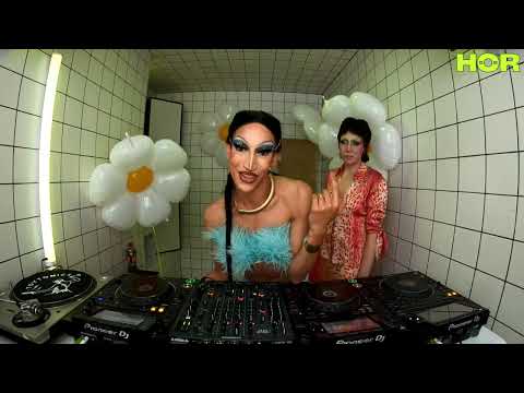 Dimenzione Danza - ferrari rot | HÖR - Jul 23 / 2022