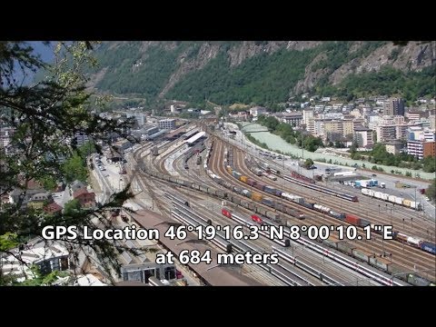 Viel Zugbetrieb am Bahnhof Brig (Neuer Eindruck)
