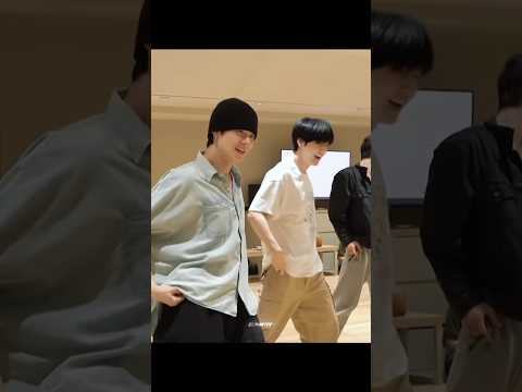 [TXT] YEONJUN once again noticed SOOBIN&rsquo;s mistake 🤣 HIBOYZ