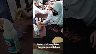 Download lagu Melukis kaos hitam dengan pemutih baju mp3 Download lagu Melukis kaos hitam dengan pemutih baju mp3