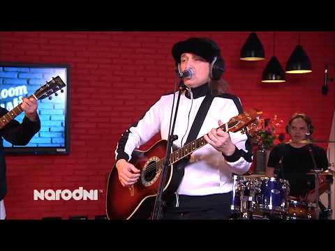 Plavi Orkestar - Zbog jedne divne crne žene [narodni Living Room Acoustic]