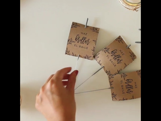 Vídeo relacionado con TODOKRAFT 50 Tarjetas kraft para Bengalas Haz que brille nuestro día (texto en Español)