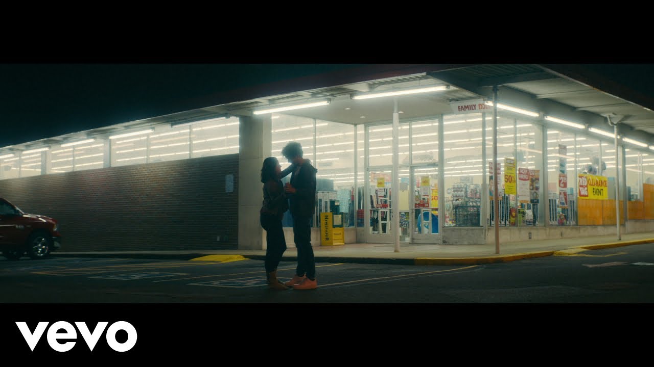 Jordan Davis — Slow Dance In A Parking Lot