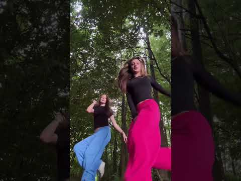 backkk againn schaut gerne alle bei tik tok vorbei- the1_twinkletwins 💗#iliaswelt #dance#new#summer
