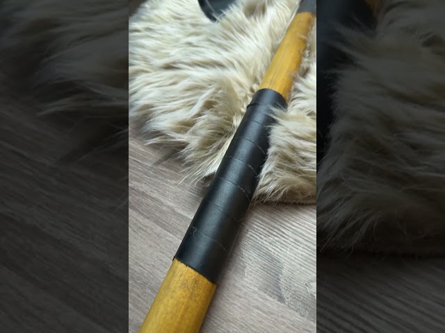 Vídeo relacionado con Hacha vikinga Llavero de plata chapeada. Amuleto vikingo VIKINGS celta de Fuerza y Protección. Original idea de regalo para los fans de Fantasy, Cosplay. Modelo artesanal único. Colgante H 4 cm