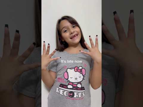 Mom can I put on fake nails? #Μπορω να βάλω ψεύτικα νύχια; #andriana #alena #funnyvideo