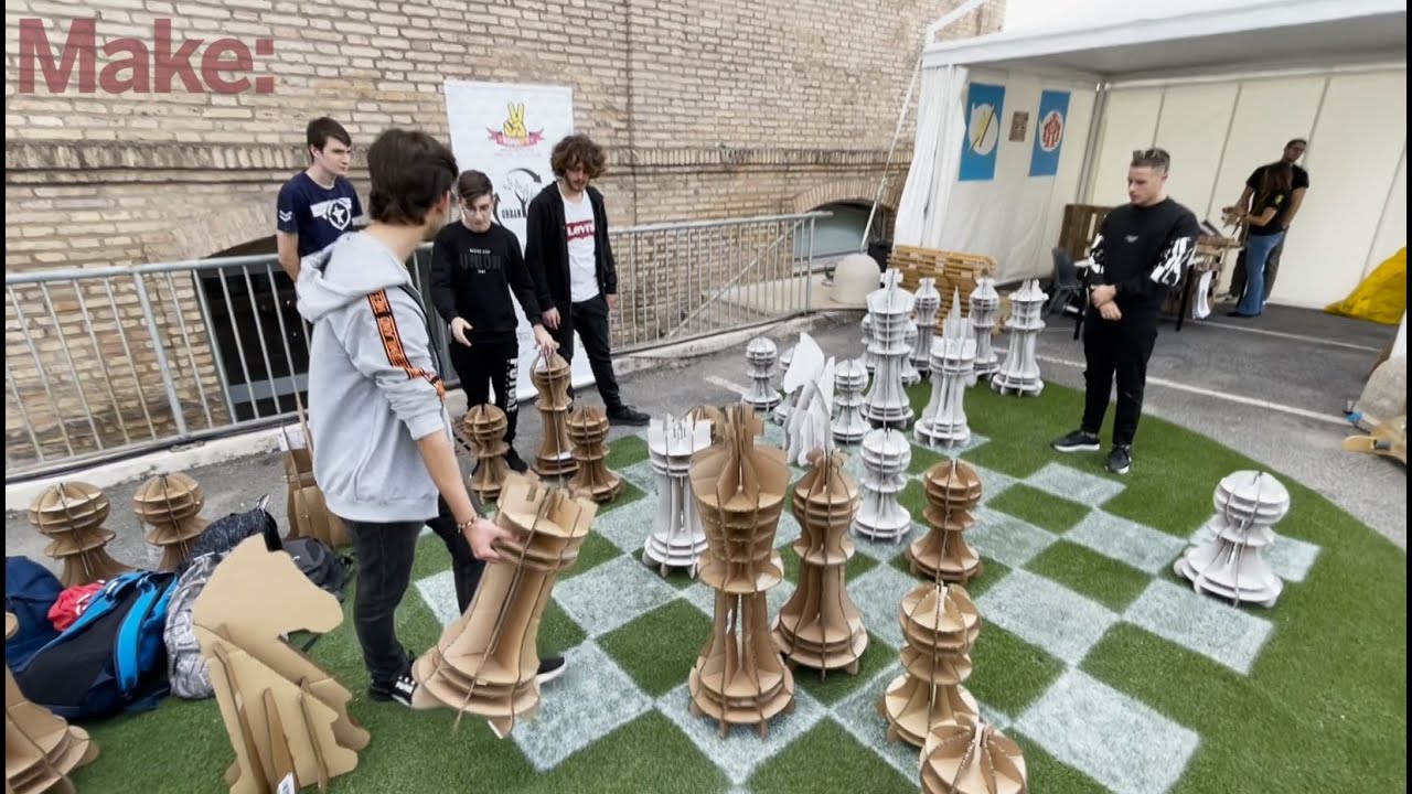 Putting Waste CardBoard To Good Use: Maker Faire Rome