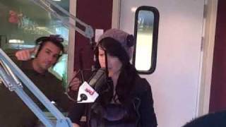 Marie-Mai - C'est moi (acoustique dans les studios de NRJ 104.1).wmv