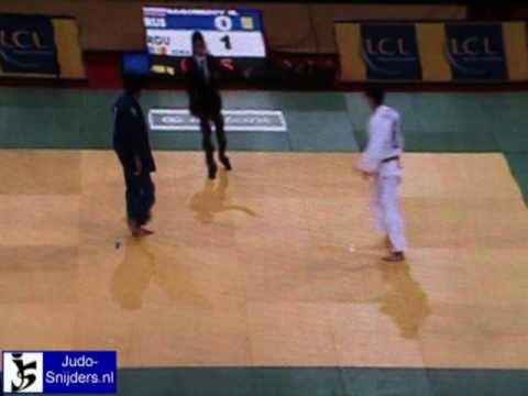 Judo 2009 Paris: Magomedov (RUS) - Brata (ROU)  [-100kg].