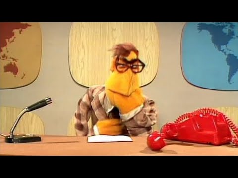 The Muppet Show - 102: Connie Stevens - News Flash: Hotline (1976)