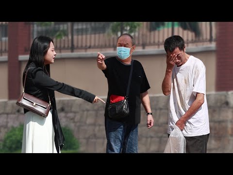 “你算什麼東西”看到拾荒老人被當街羞辱，路人怒了