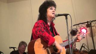 Leona Williams - Yes Ma&#39;m, He Found Me In A Honky Tonk