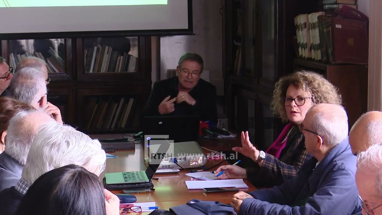 Tryezë shkencore në Ditën e Alfabetit, studiues dhe akademikë diskutojnë zhvillimet në gramatikën dhe studimet gjuhësore
