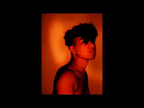 Rihanna feat. Slash - Rockstar 101 (Alternative Official Music Vid)