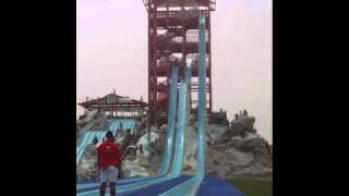 preview picture of video 'The Big Slide at Iceland Waterpark'