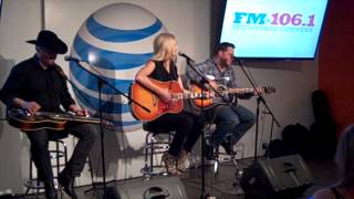 Ashley Monroe performs &quot;Heart Like Mine&quot;